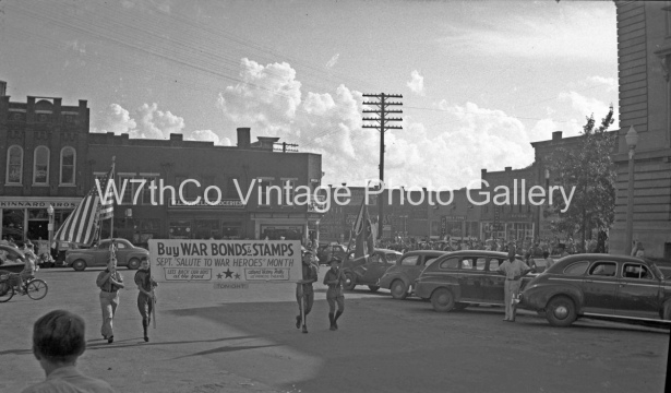 Parade422614