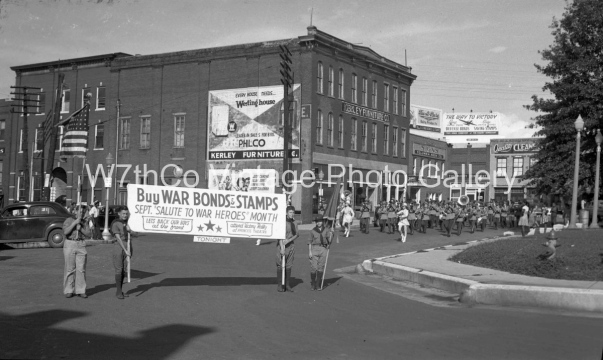 Parade424616