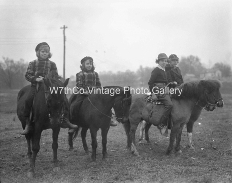 Mule Day 1936 at Pillow ParkBity Crozier Crozier and three other girls